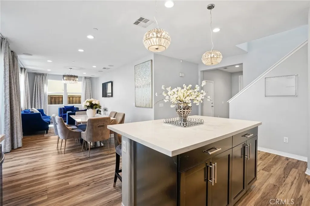 825 Sweetbay Lane, Los Angeles, California 90059 home-pic-10