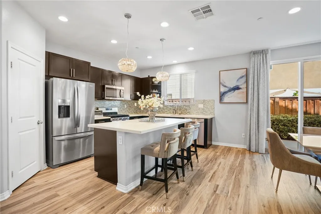 825 Sweetbay Lane, Los Angeles, California 90059 home-pic-4