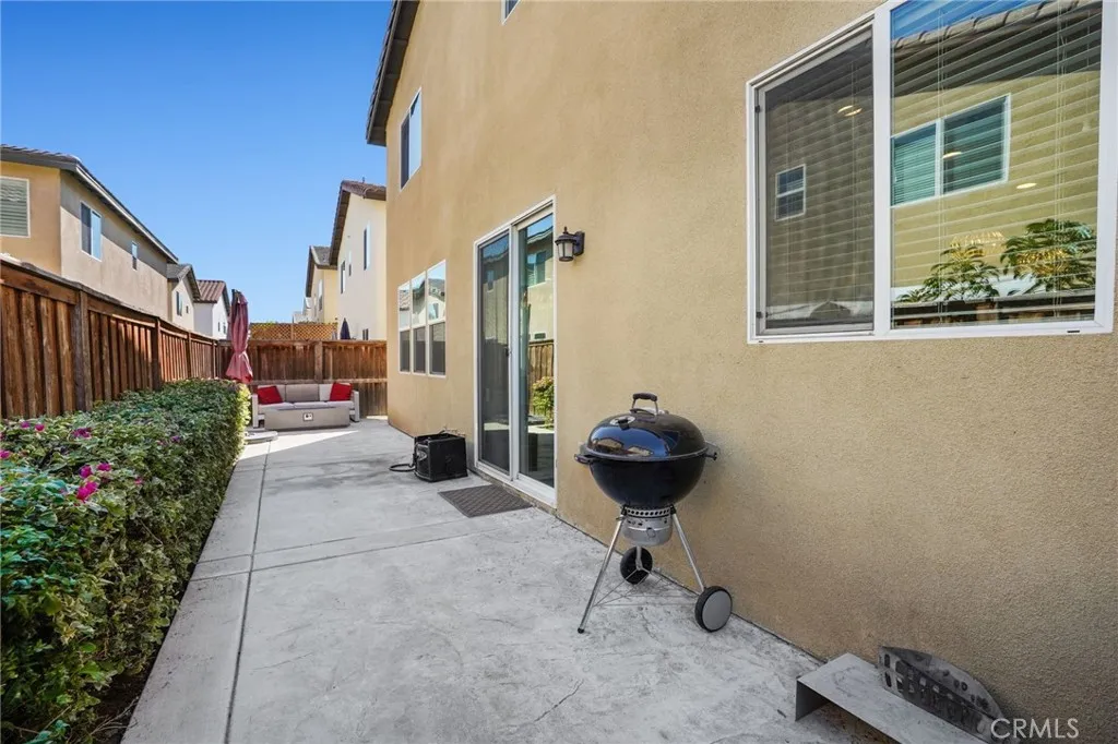 825 Sweetbay Lane, Los Angeles, California 90059 home-pic-34