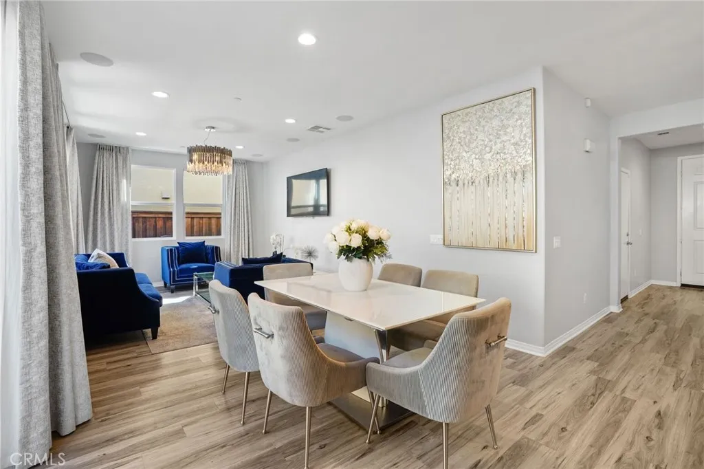 825 Sweetbay Lane, Los Angeles, California 90059 home-pic-11