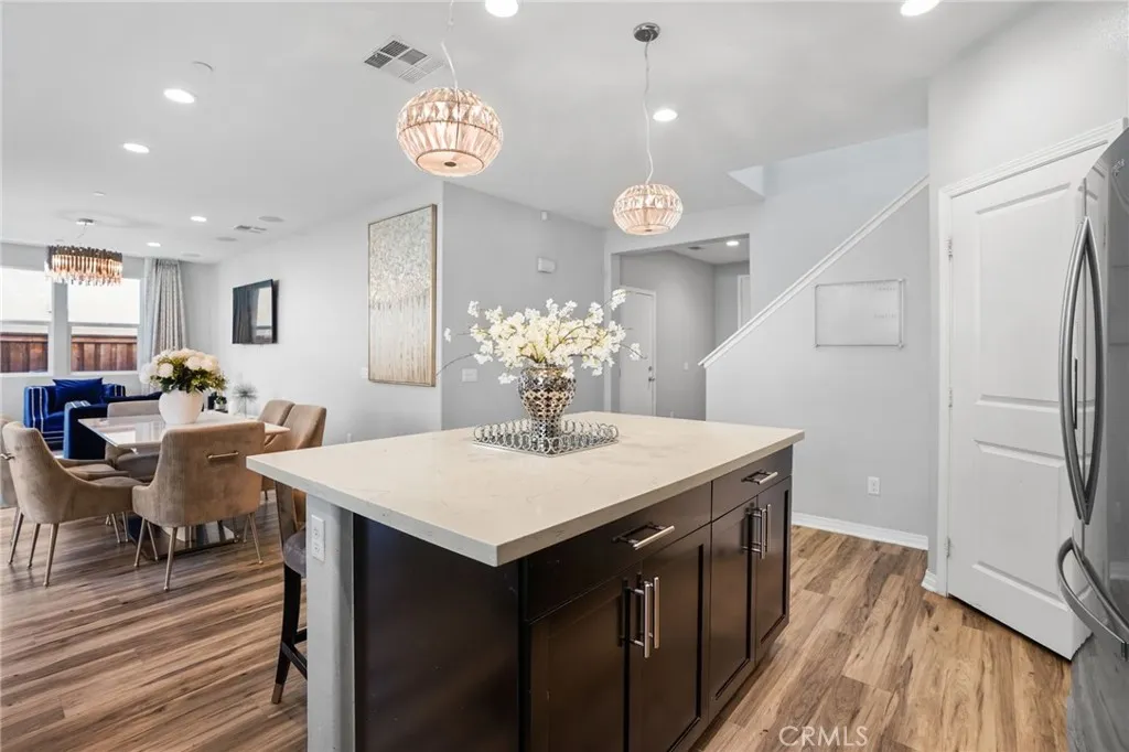 825 Sweetbay Lane, Los Angeles, California 90059 home-pic-9