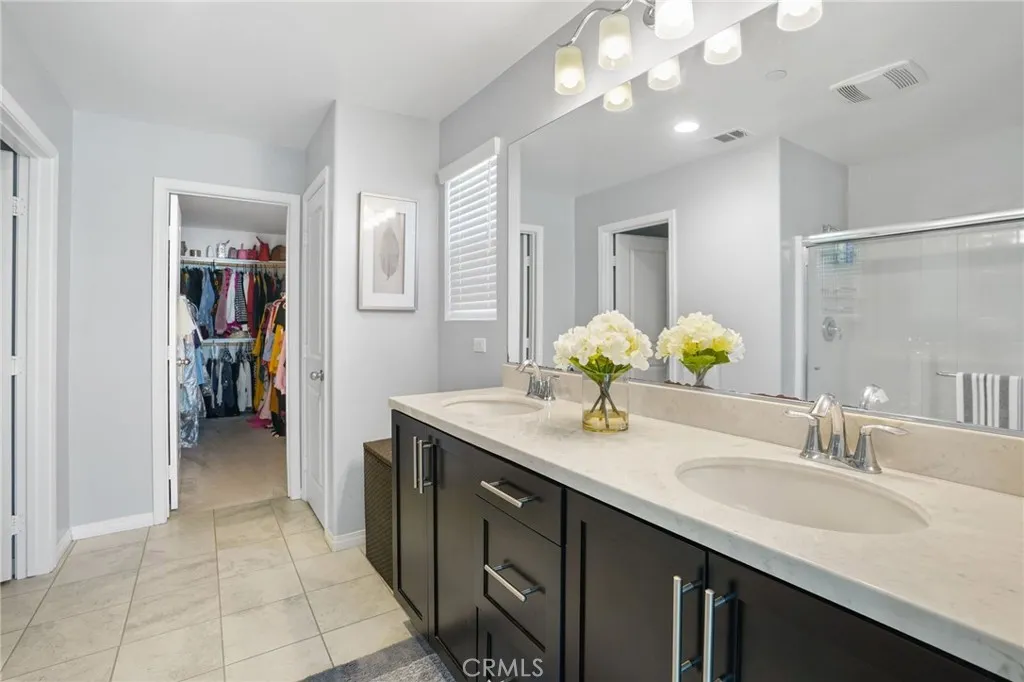 825 Sweetbay Lane, Los Angeles, California 90059 home-pic-28