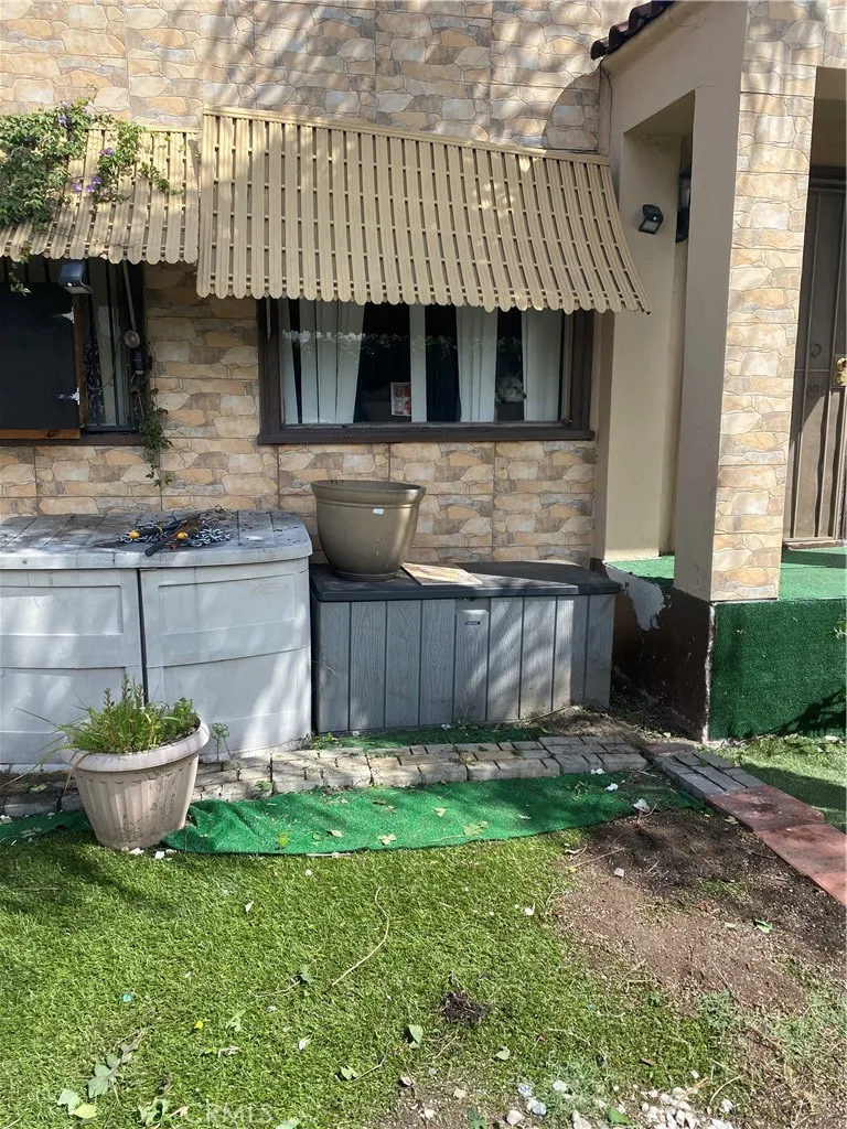 1159 W 54th Street, Los Angeles, California 90037 home-pic-8