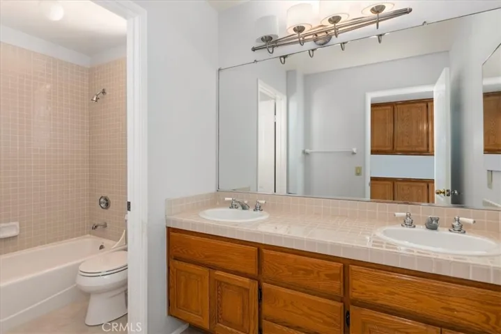 Shared full bathroom