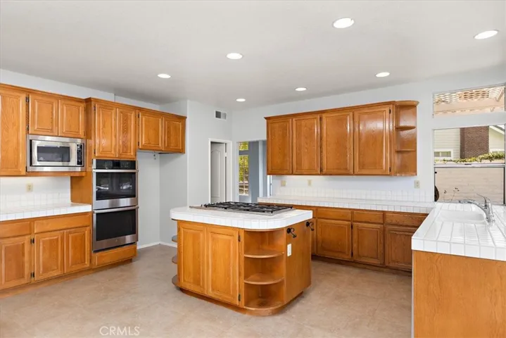 Gourmet kitchen with plenty of cabinetry and 6 burner cooktop