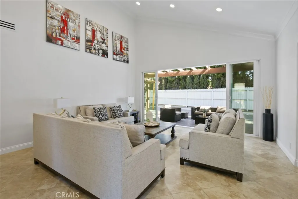 5353 Rural Ridge Circle E, Anaheim Hills, California 92707 home-pic-9