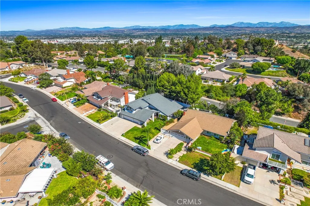 5353 Rural Ridge Circle E, Anaheim Hills, California 92707 home-pic-39