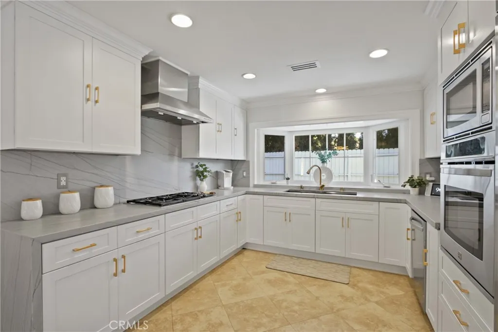 5353 Rural Ridge Circle E, Anaheim Hills, California 92707 home-pic-15