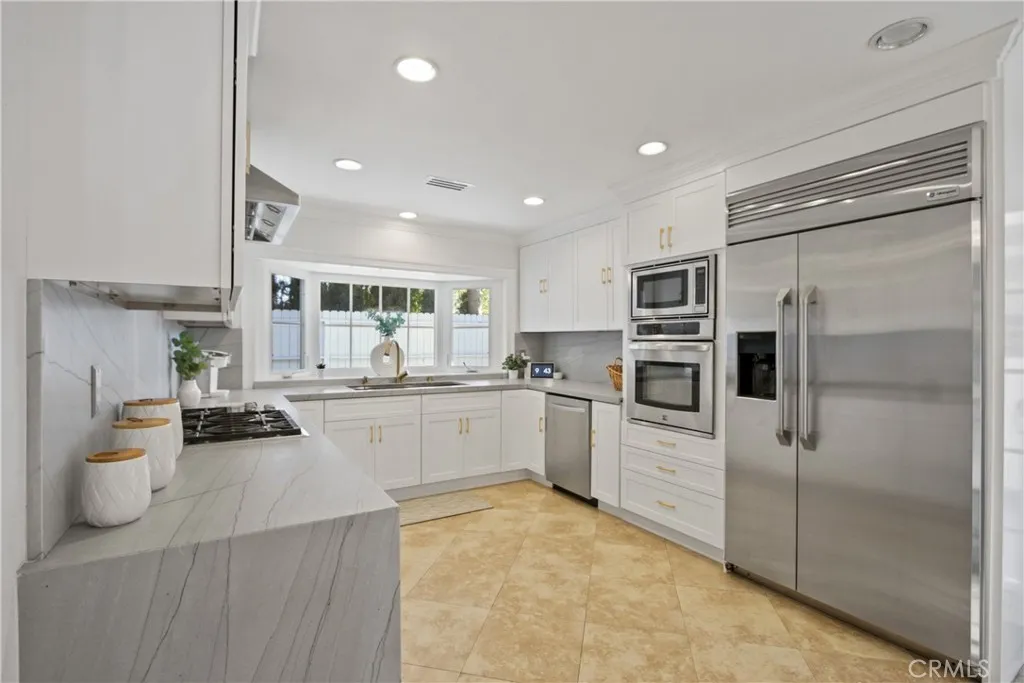 5353 Rural Ridge Circle E, Anaheim Hills, California 92707 home-pic-14