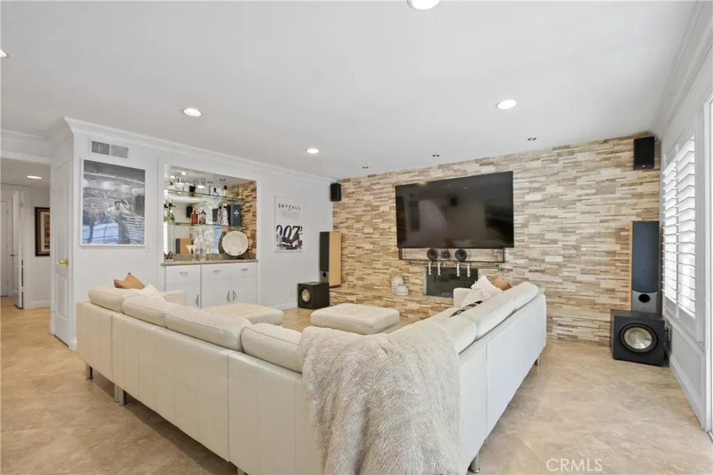 5353 Rural Ridge Circle E, Anaheim Hills, California 92707 home-pic-16