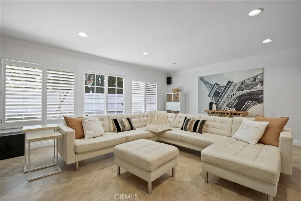 5353 Rural Ridge Circle E, Anaheim Hills, California 92707 home-pic-17