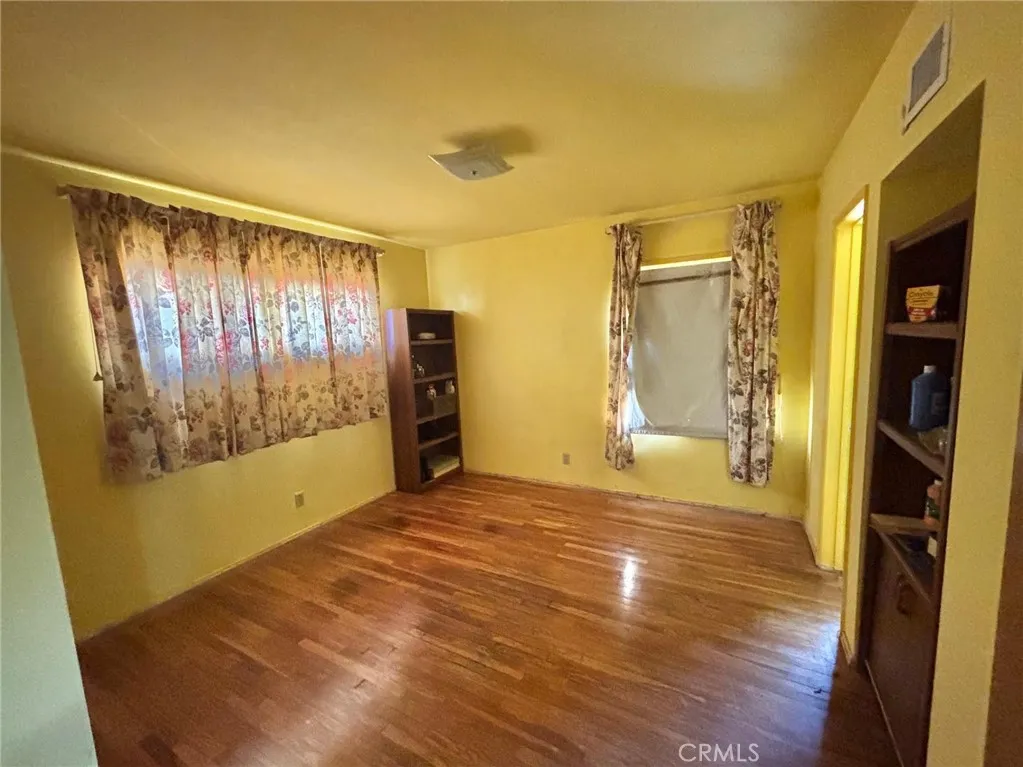 14930 Leadwell Street, Van Nuys, California 91405 home-pic-3