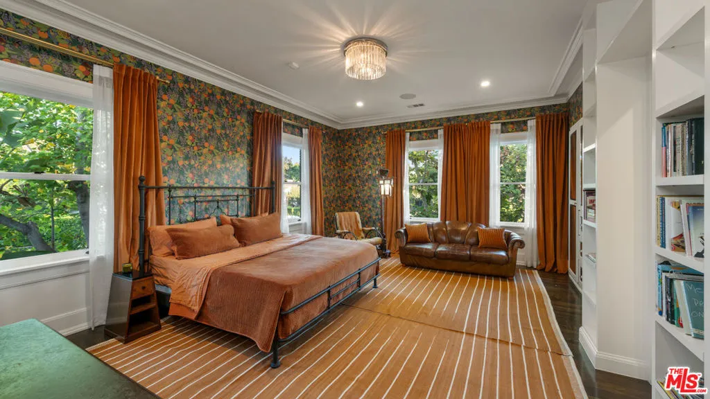 601 S Windsor Boulevard, Los Angeles, California 90005 home-pic-28