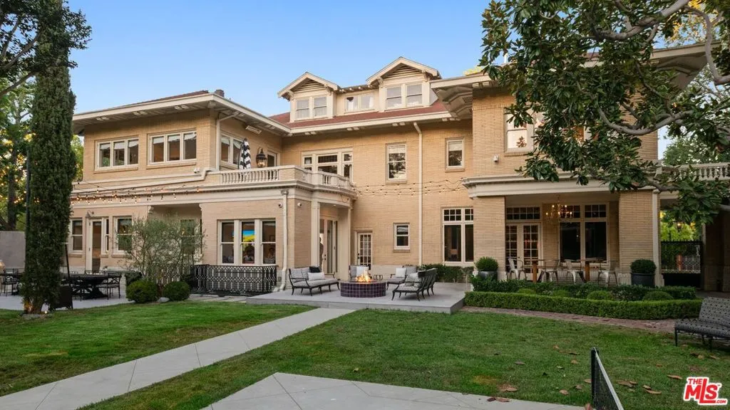 601 S Windsor Boulevard, Los Angeles, California 90005 home-pic-40