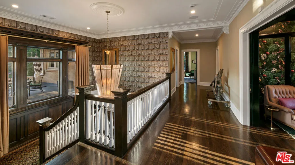 601 S Windsor Boulevard, Los Angeles, California 90005 home-pic-22