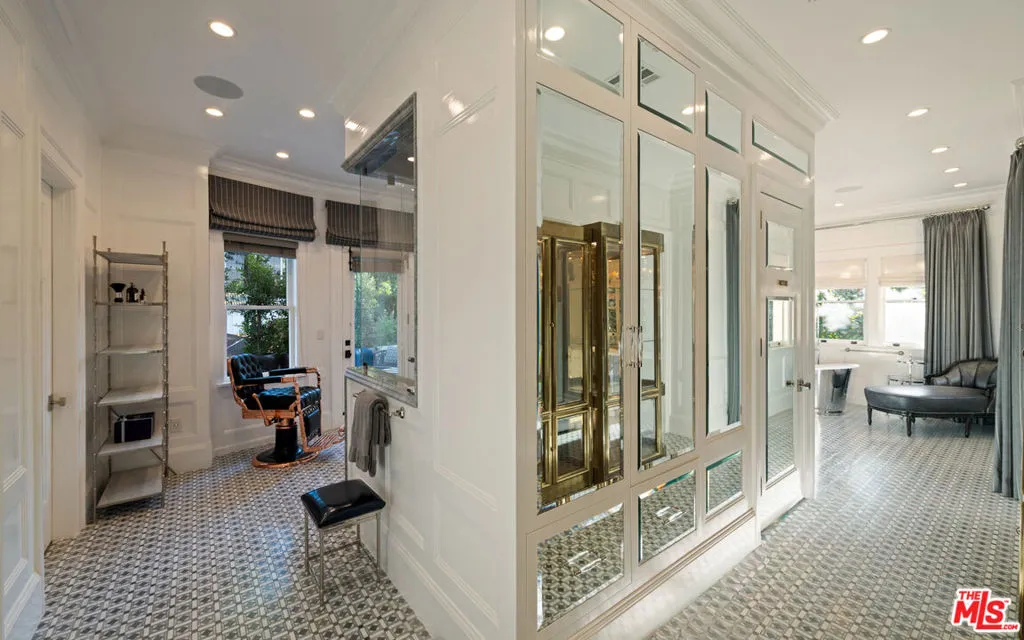 601 S Windsor Boulevard, Los Angeles, California 90005 home-pic-26