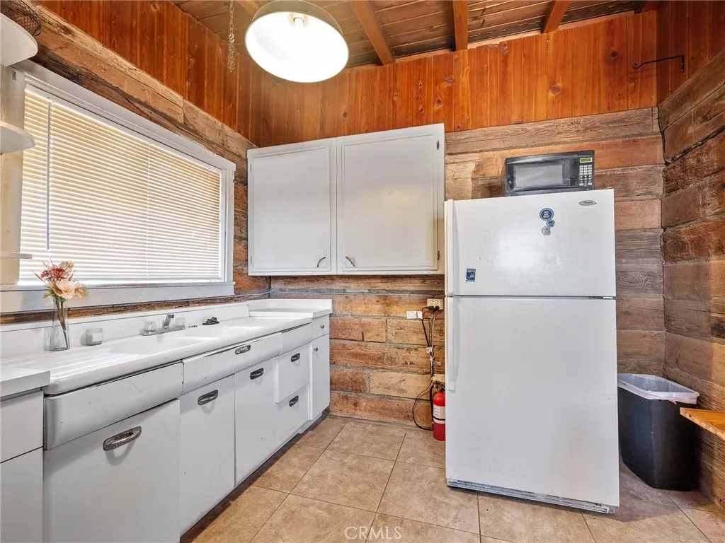 19876 Stoddard Wells, Apple Valley, California 92307 home-pic-11