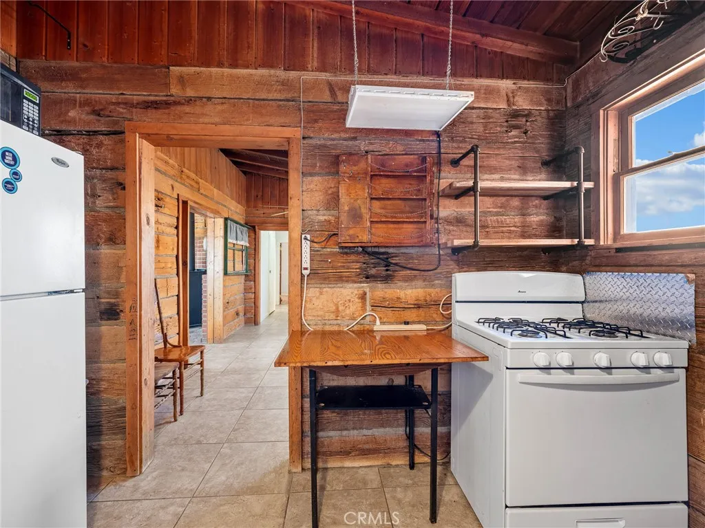 19876 Stoddard Wells, Apple Valley, California 92307 home-pic-10