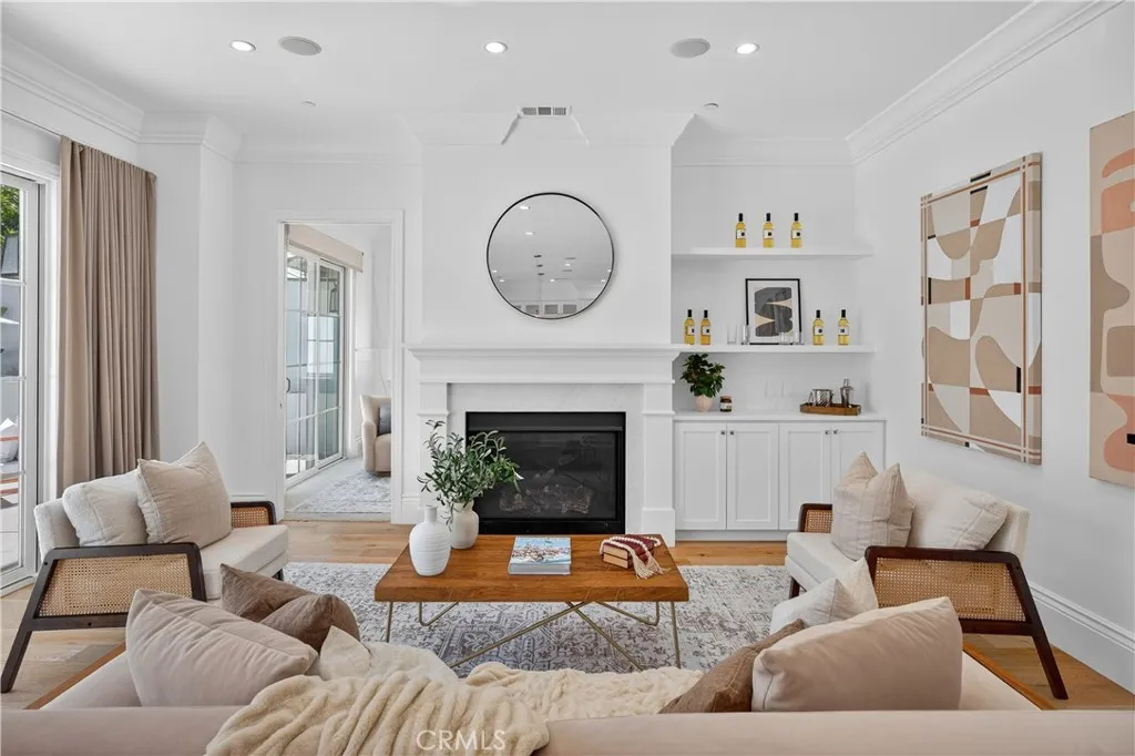 8056 Kentwood Avenue, Los Angeles, California 90045 home-pic-1