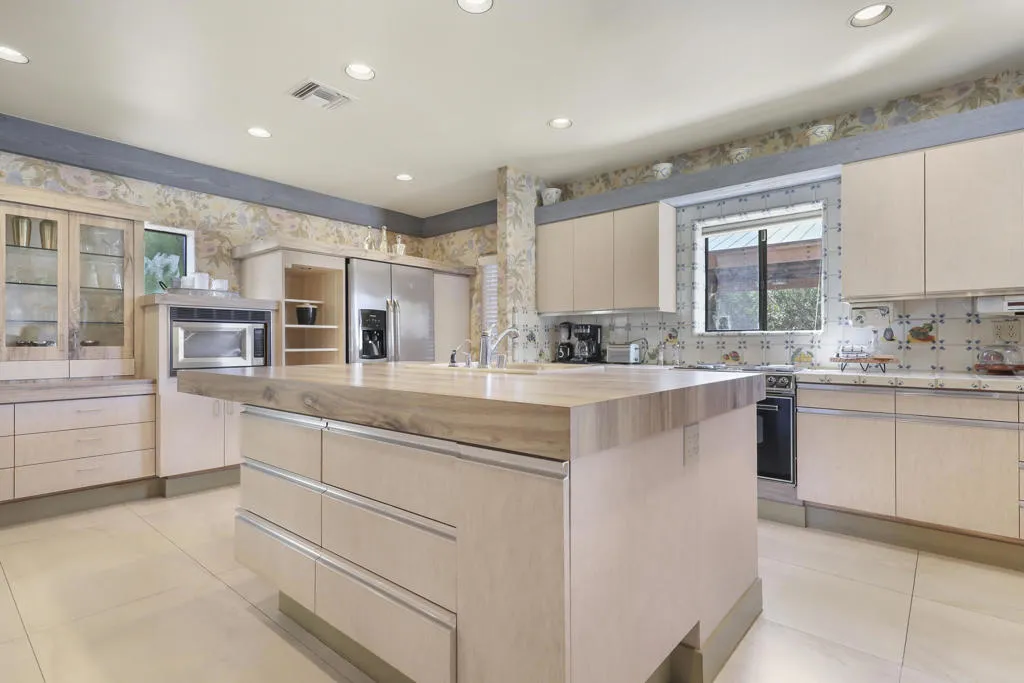 19120 Bubbling Wells Road, Desert Hot Springs, California 92241 home-pic-8