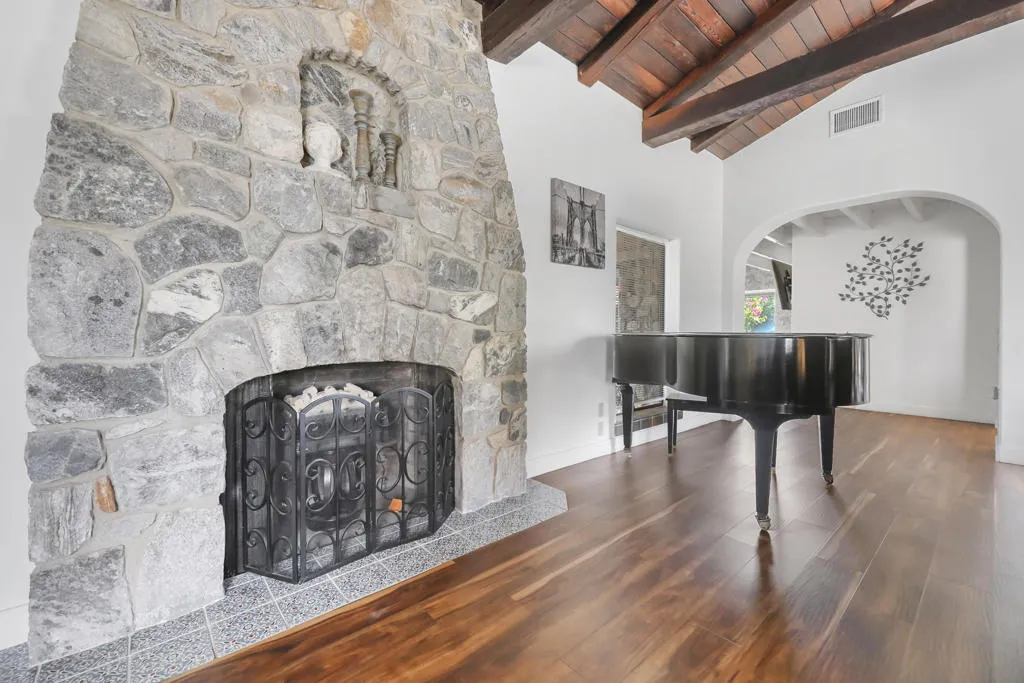 19120 Bubbling Wells Road, Desert Hot Springs, California 92241 home-pic-7