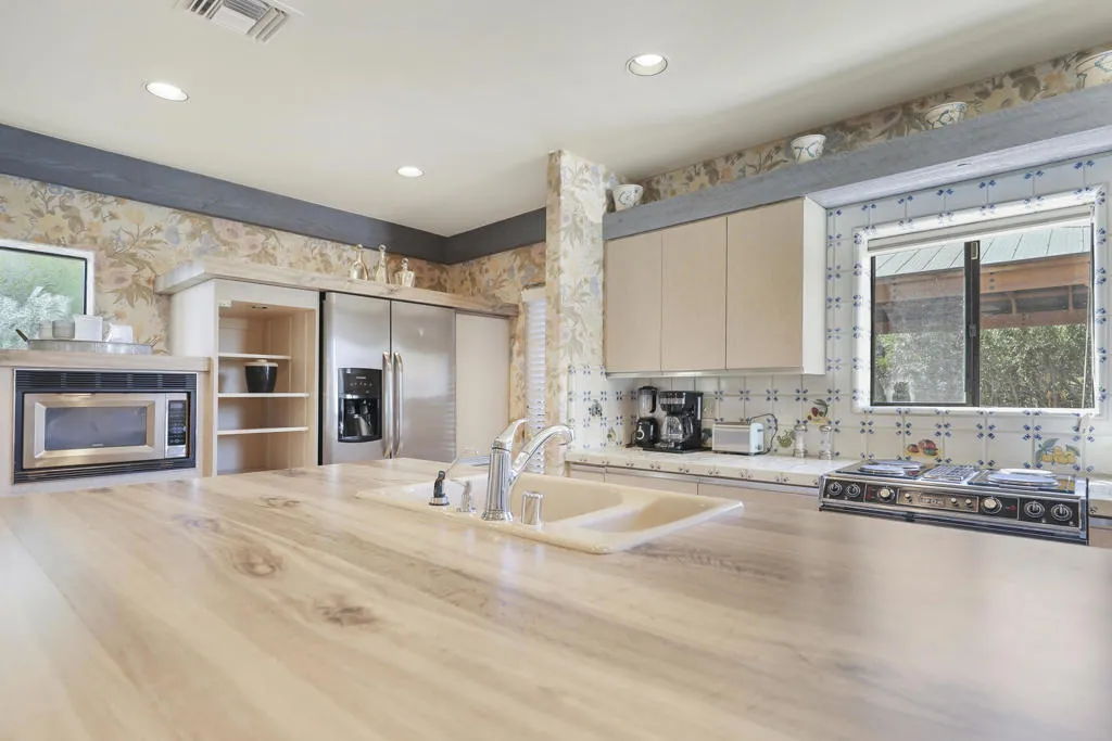 19120 Bubbling Wells Road, Desert Hot Springs, California 92241 home-pic-10
