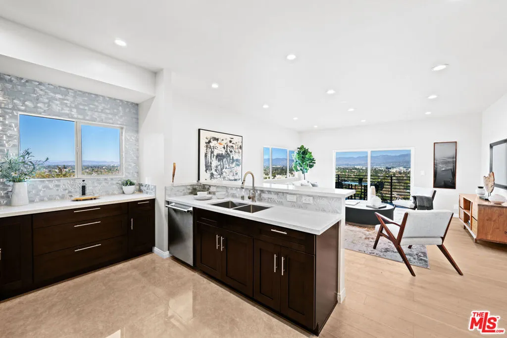 11725 Laurelwood Drive, Studio City, California 91604 home-pic-24