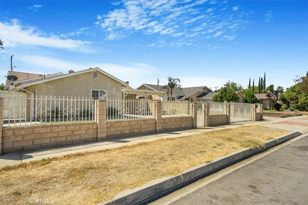 13130 Schoenborn Street, Sun Valley, California 91352 home-pic-2