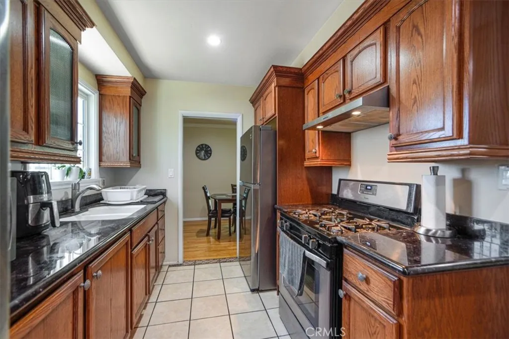 13130 Schoenborn Street, Sun Valley, California 91352 home-pic-10