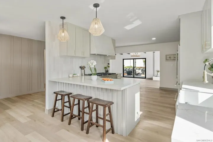 4089 Mount Everest, San Diego, California 92111