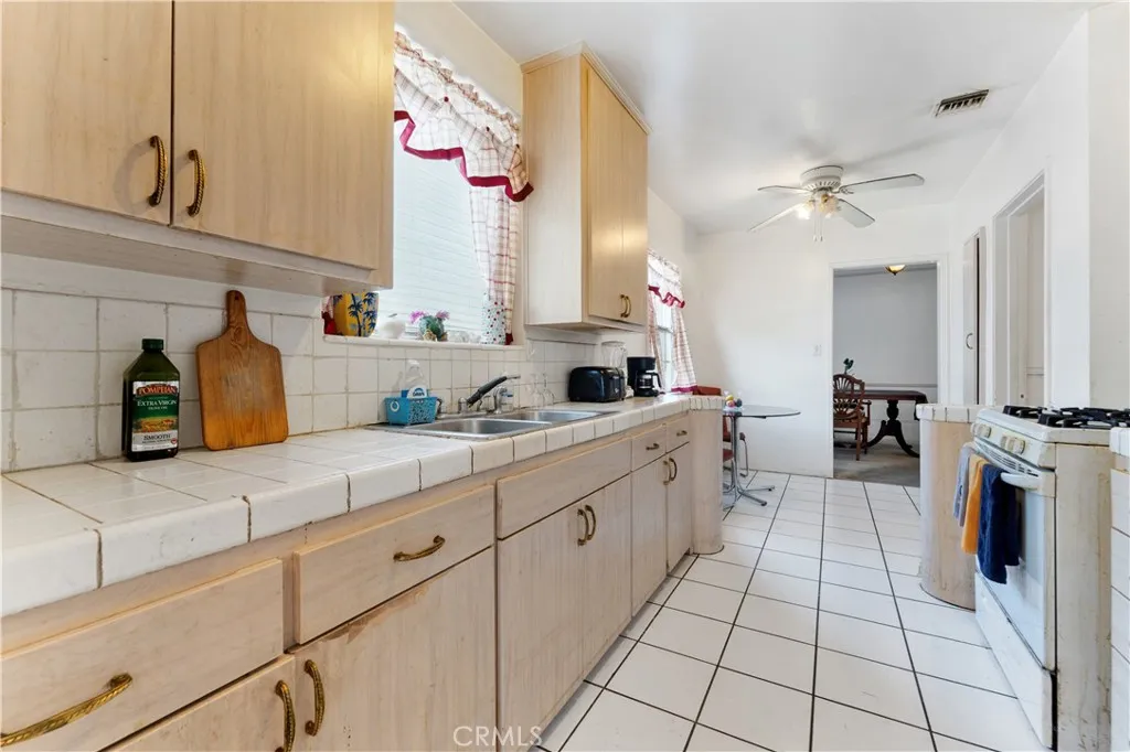 3880 Olmsted Avenue, Los Angeles, California 90008 home-pic-7