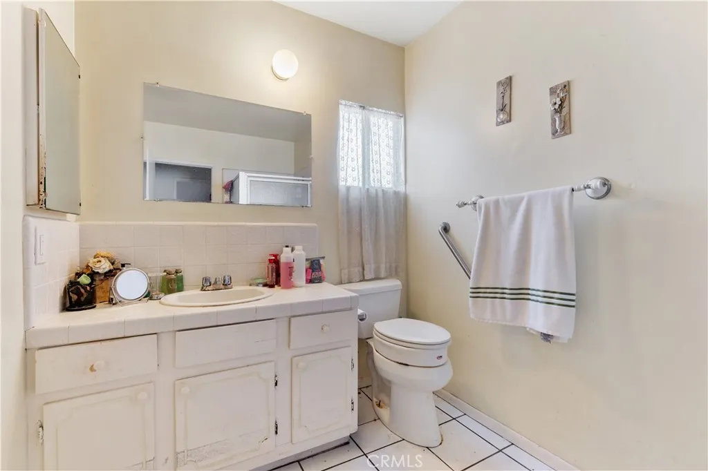 3880 Olmsted Avenue, Los Angeles, California 90008 home-pic-12