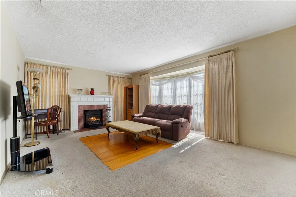 3880 Olmsted Avenue, Los Angeles, California 90008 home-pic-2