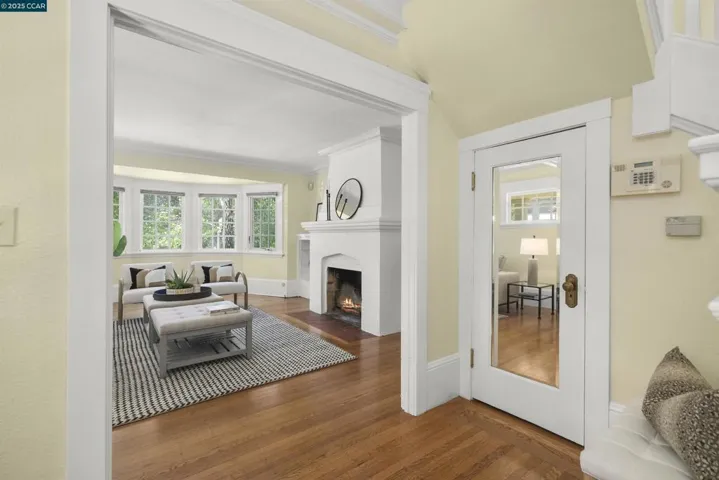 484 Forest St, Oakland, California 94618