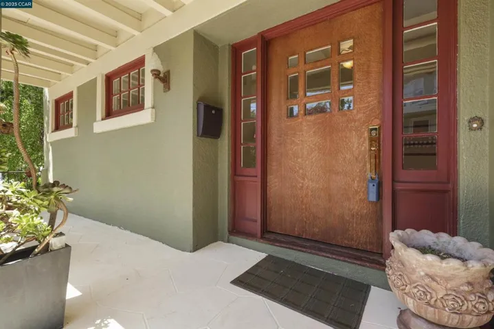 484 Forest St, Oakland, California 94618