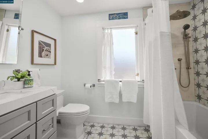 484 Forest St, Oakland, California 94618