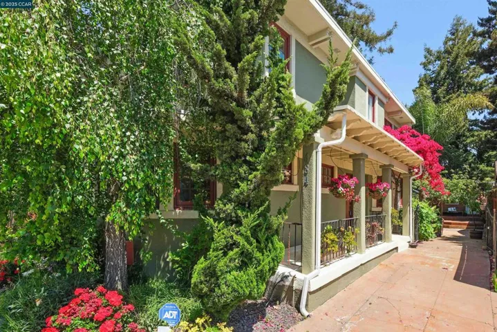 484 Forest St, Oakland, California 94618