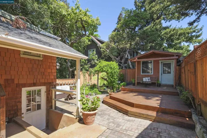 484 Forest St, Oakland, California 94618