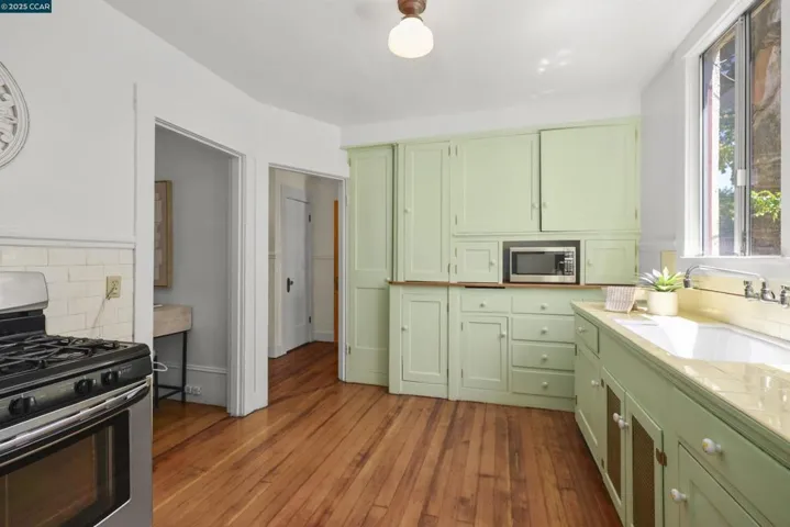 484 Forest St, Oakland, California 94618