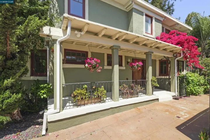 484 Forest St, Oakland, California 94618