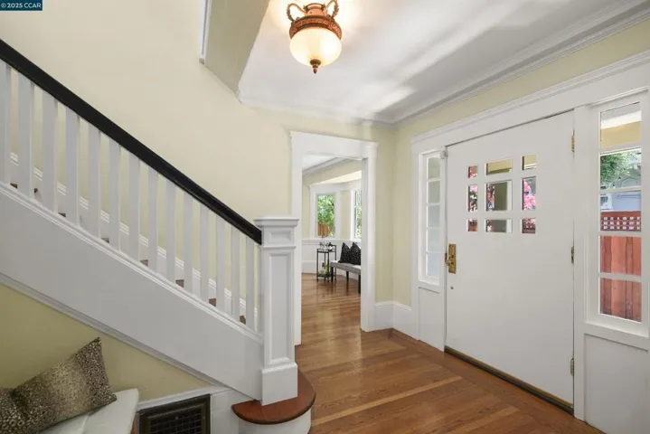 484 Forest St, Oakland, California 94618