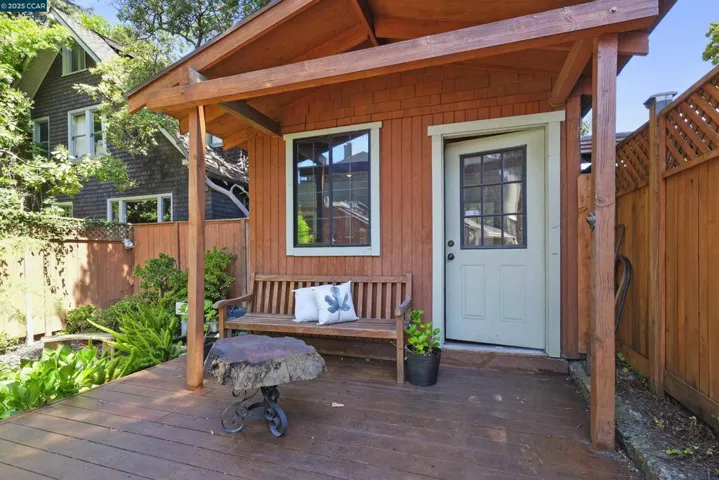484 Forest St, Oakland, California 94618