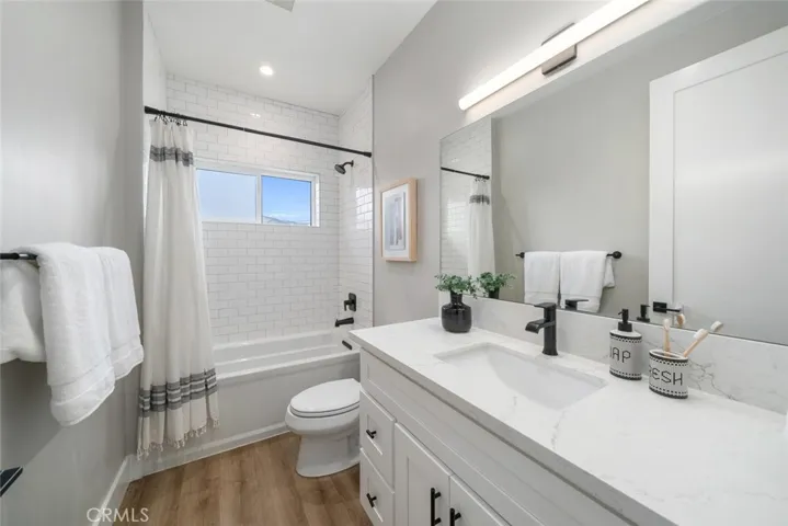 Hall Full Bathroom