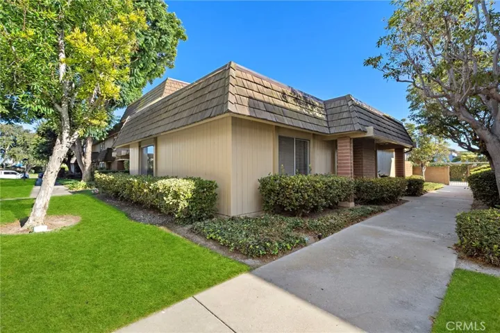 Rarely on Market, End Unit Single Story, 3 Bedroom, 2 Bath Tiburon South Townhome
