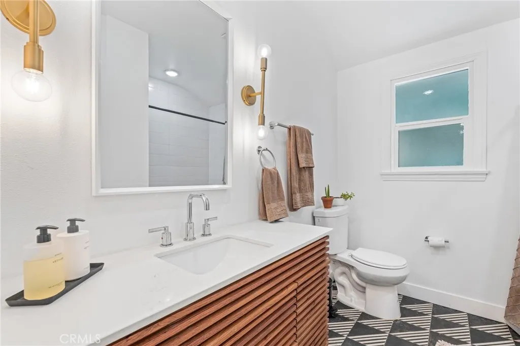 4501 Don Miguel Drive, Los Angeles, California 90008 home-pic-17
