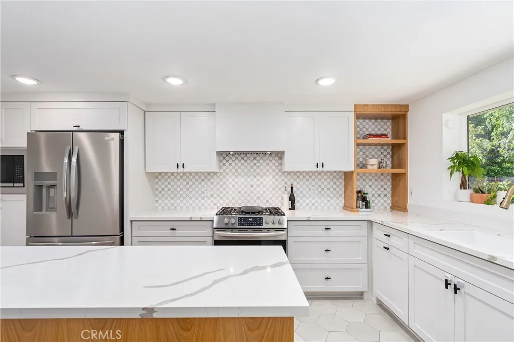 4501 Don Miguel Drive, Los Angeles, California 90008 home-pic-8