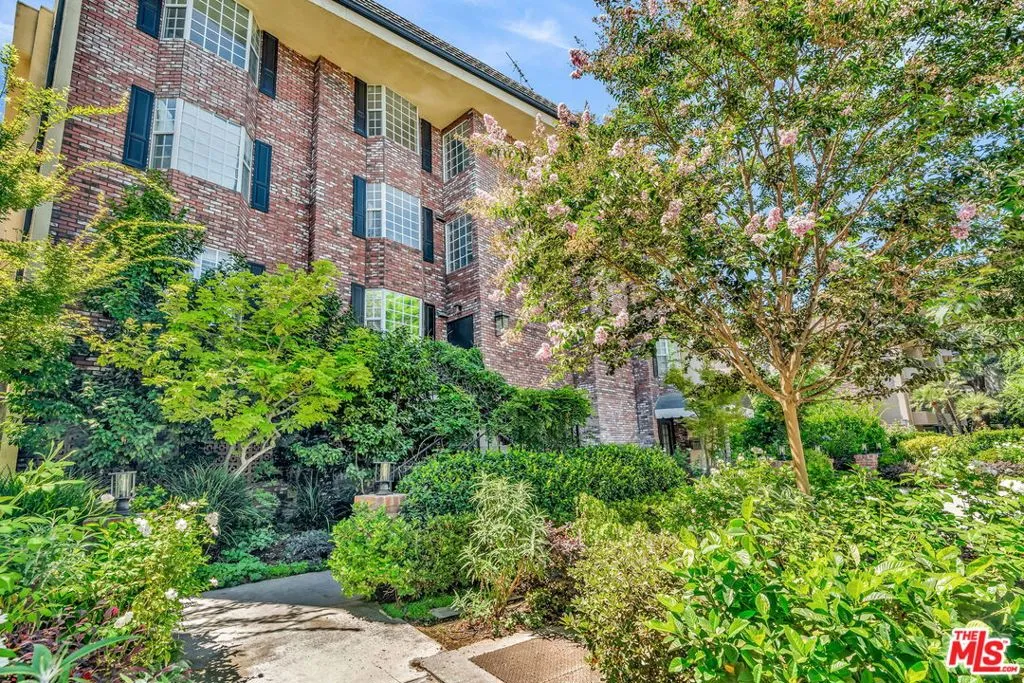 14106 Dickens Street 102, Sherman Oaks, California 91423 home-pic-0