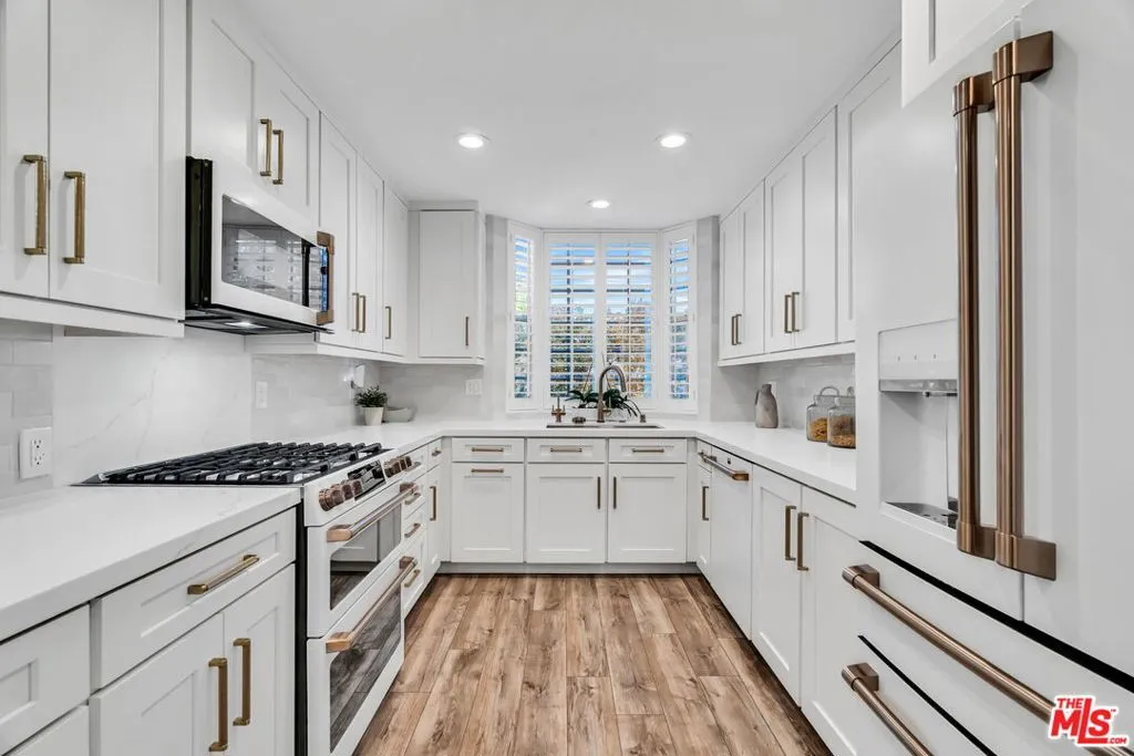 14106 Dickens Street 102, Sherman Oaks, California 91423 home-pic-11