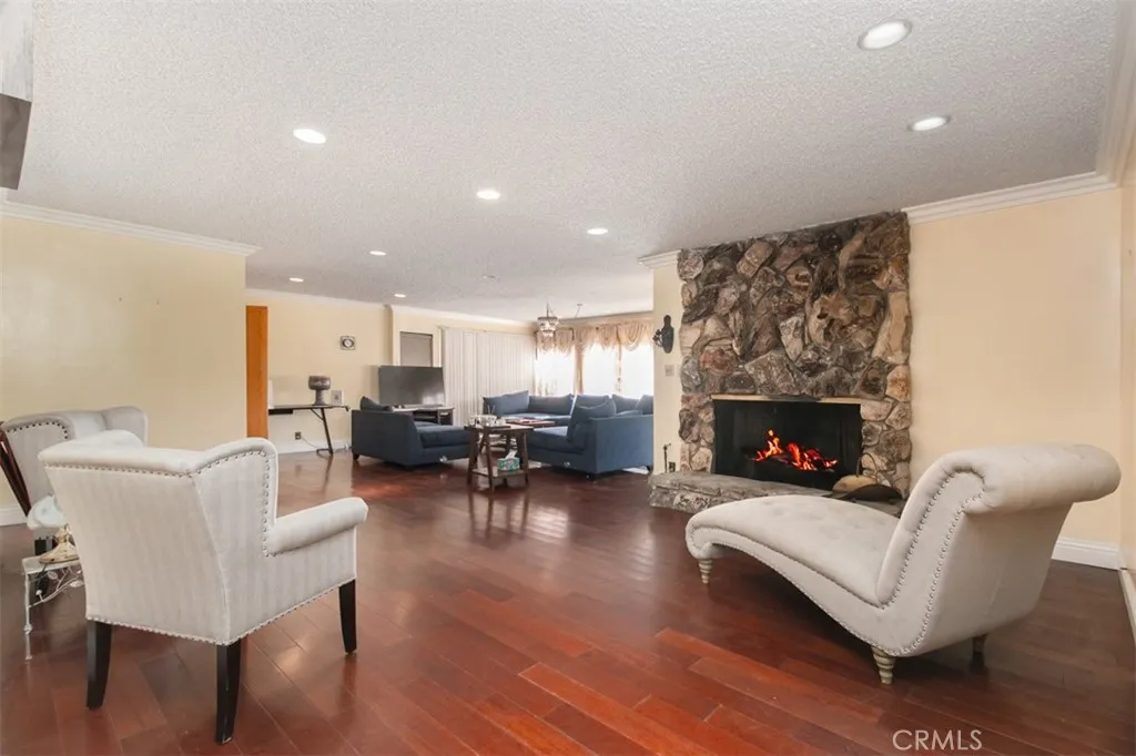 4700 Dunas Lane, Tarzana, California 91356 home-pic-4