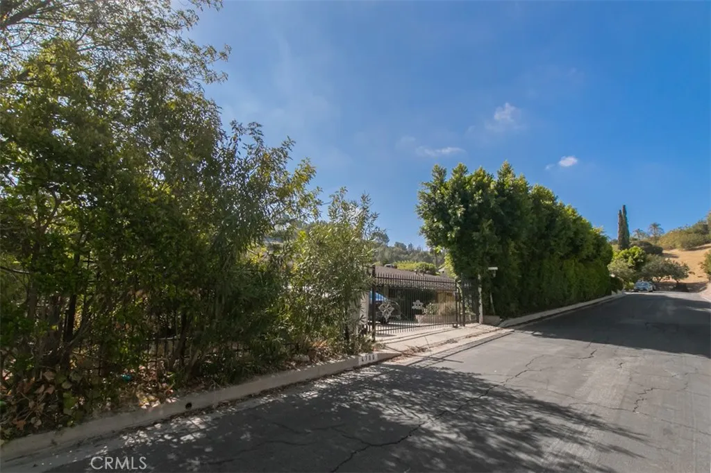 4700 Dunas Lane, Tarzana, California 91356 home-pic-0